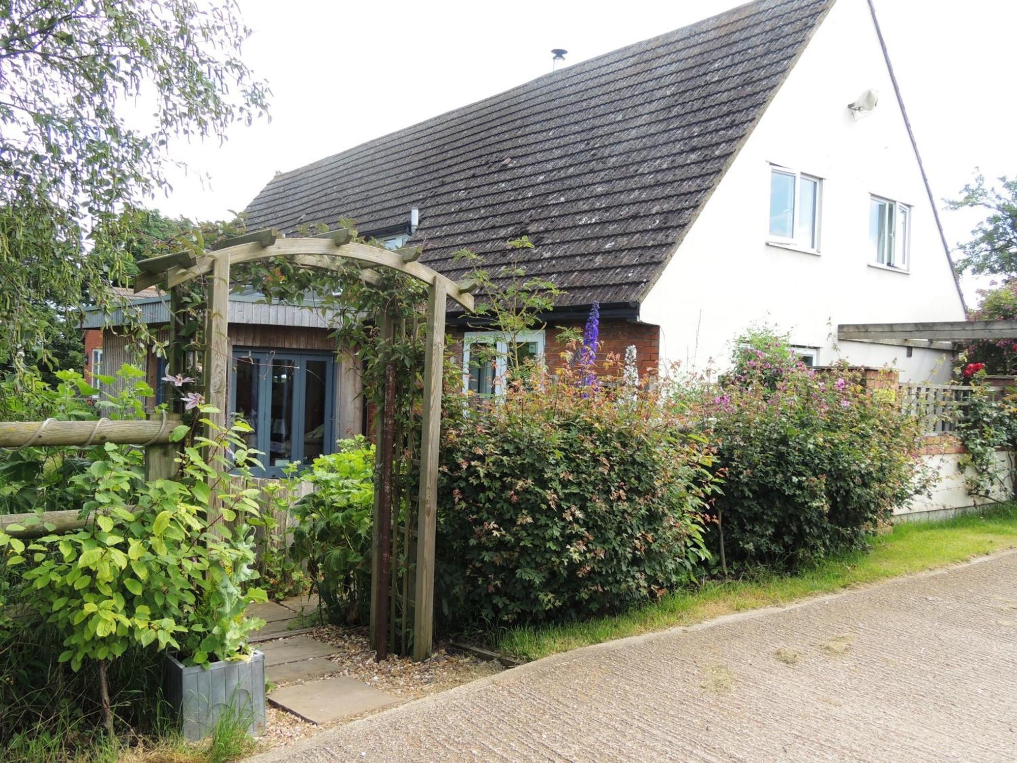 Elm Tree Farm Accommodation Милтън Кейнс Екстериор снимка